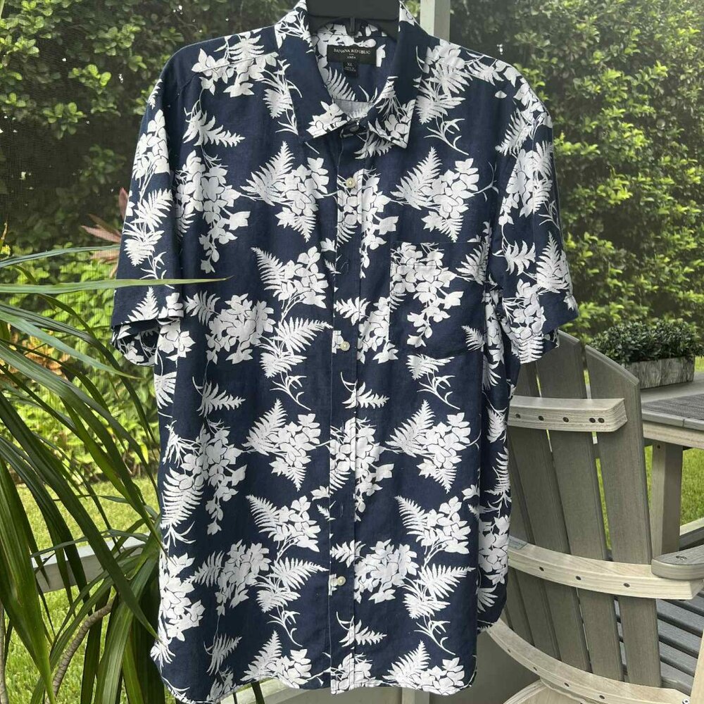 Banana Republic Men’s XL Linen Button-Down Shirt – Navy Tropical Print